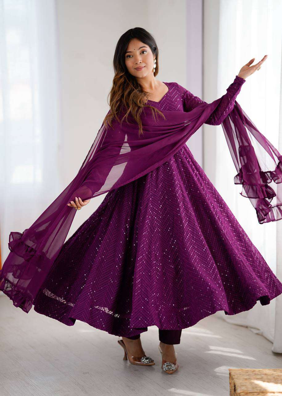 Womens Pure Romansilk Chanderi Embroidered Anarkali Kurti With Dupatta & Pant Set - Image 4